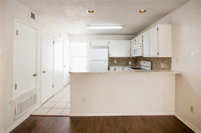 1221 W Hopkins St #11 — photo 5