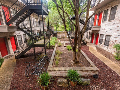 2216 San Gabriel St #201 — photo 2