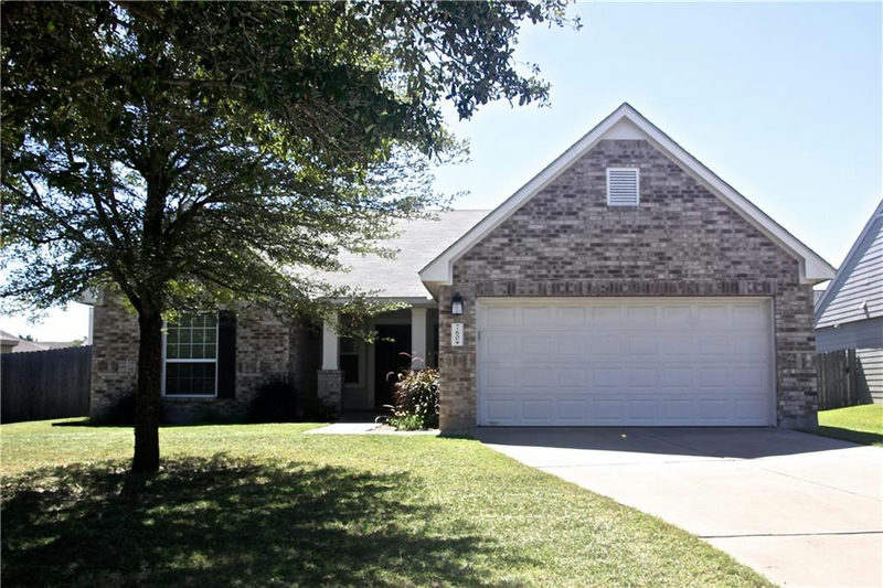 760 Hometown Pkwy — exterior