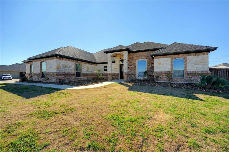 133 Oak Stone Dr — exterior