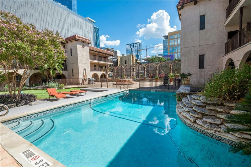 505 W 7th St #106 — exterior