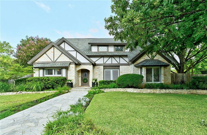 10500 Pinehurst Dr — exterior