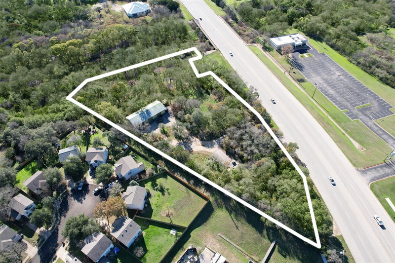10731 Menchaca Rd — exterior