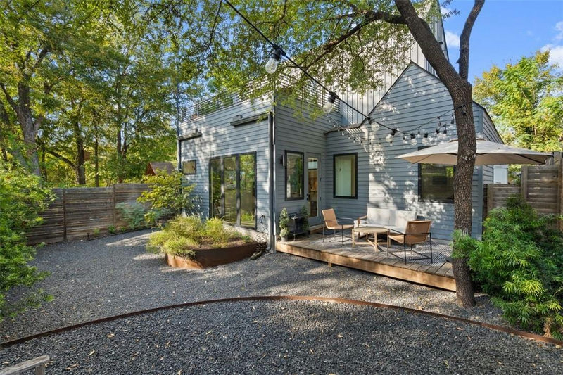 707 E Live Oak St #2 — exterior
