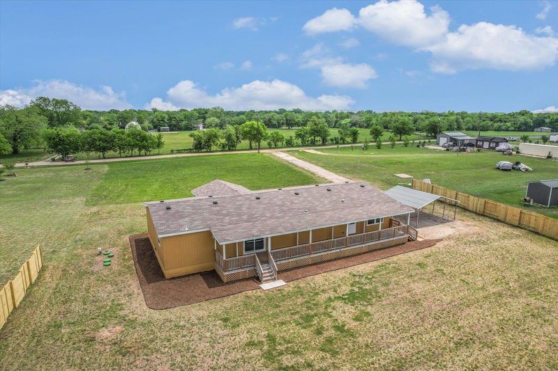 202 Lazy River Ln — exterior
