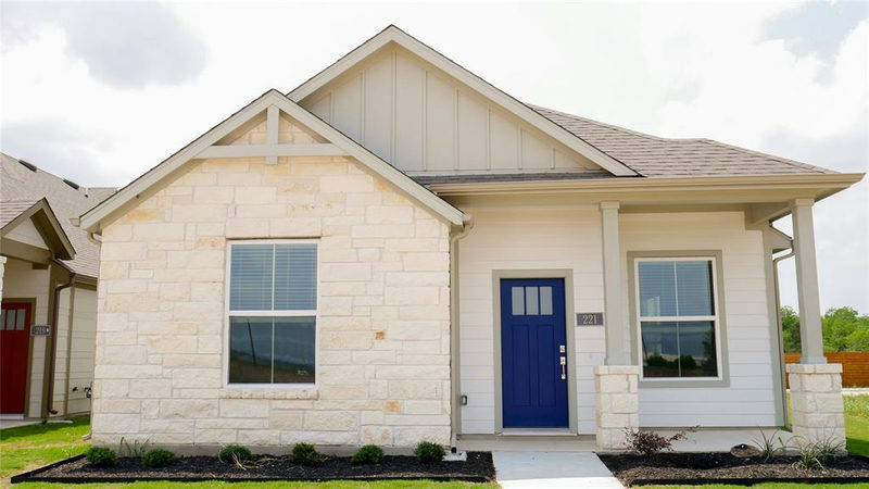221 Pinnacle Ln — exterior