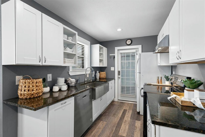 504 Debus Dr — exterior