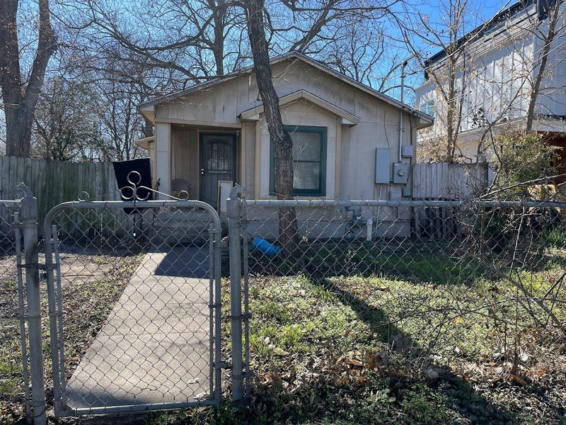 2817 Prado St — exterior