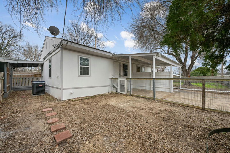 901 Valdez St #1-3 — exterior