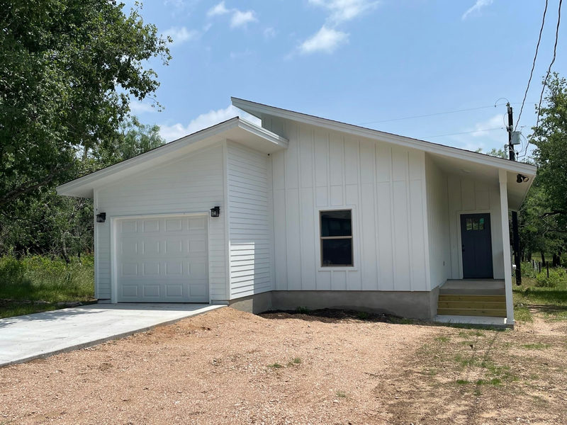 829 Pine Ln — exterior