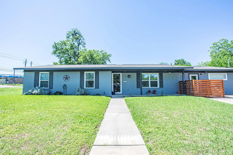 11300 Hunters Ln — exterior