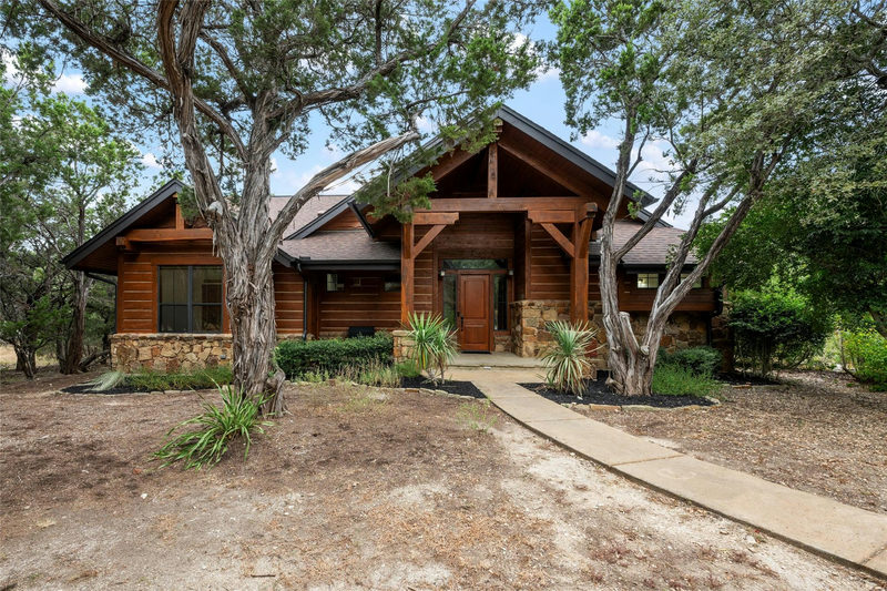 18616 Riverchase Dr — exterior
