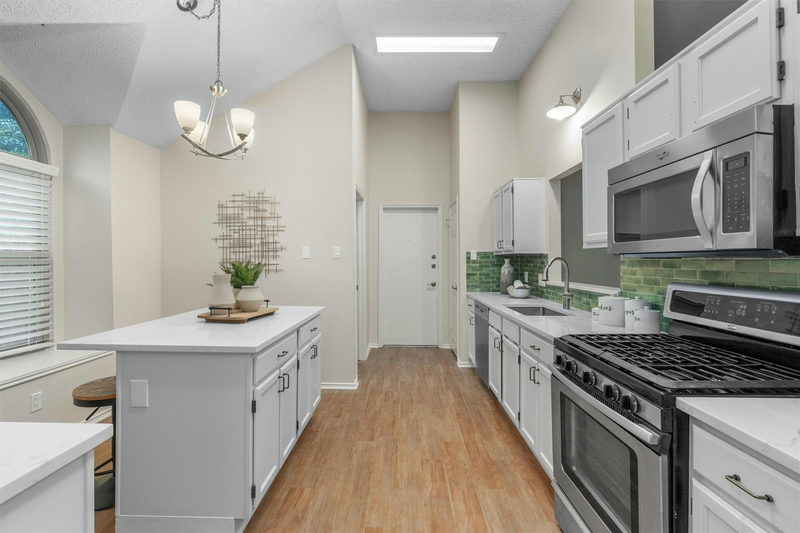 15901 De Peer Ave — exterior