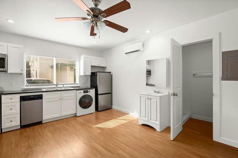 306 E 30th St #105 — exterior