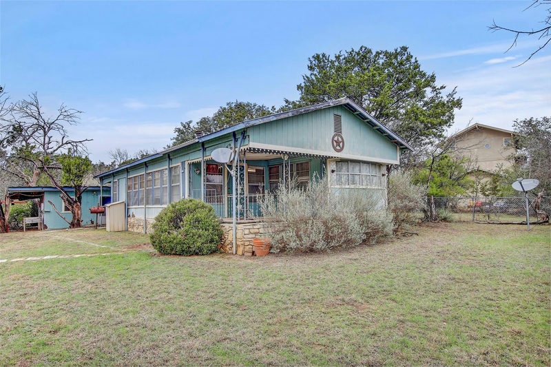 205 Singleton Dr — exterior