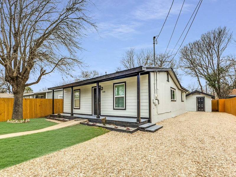 1108 Vasquez St — exterior
