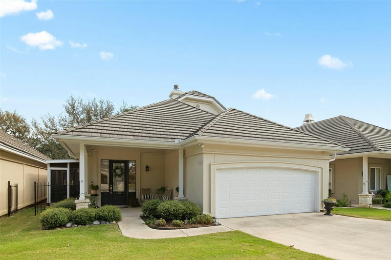 2216 Garden Ct