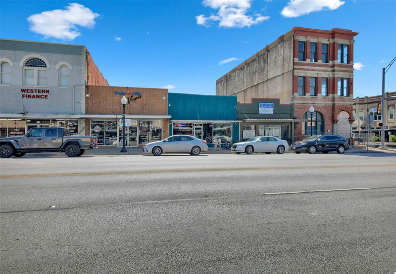 202 N Main St N — exterior