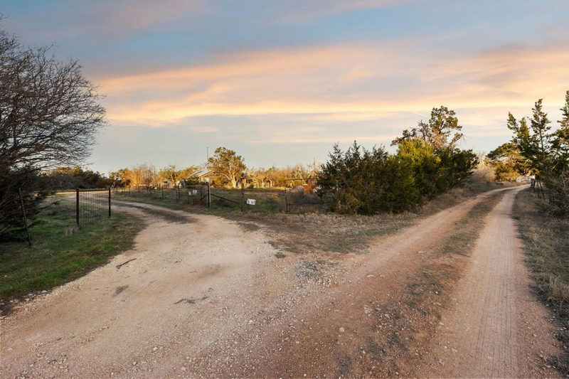 3003 Old Red Ranch Rd — exterior