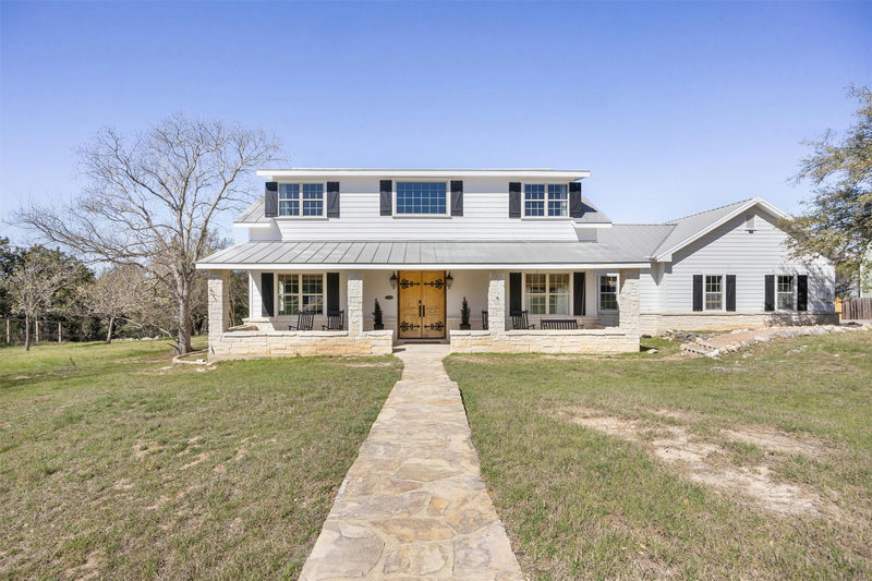 1119 Stoneyridge Dr — exterior
