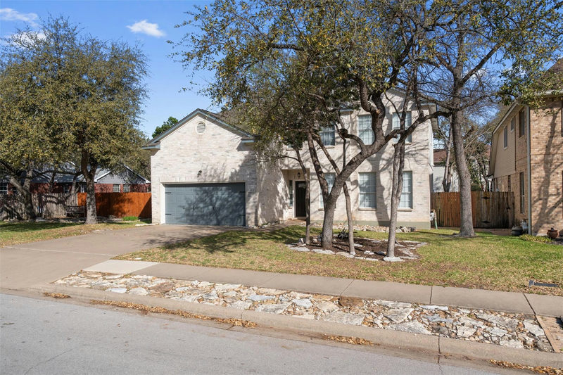 1112 Oaklands Dr — exterior