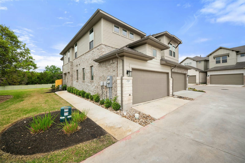 2500 Forest Creek Dr #2501 — exterior