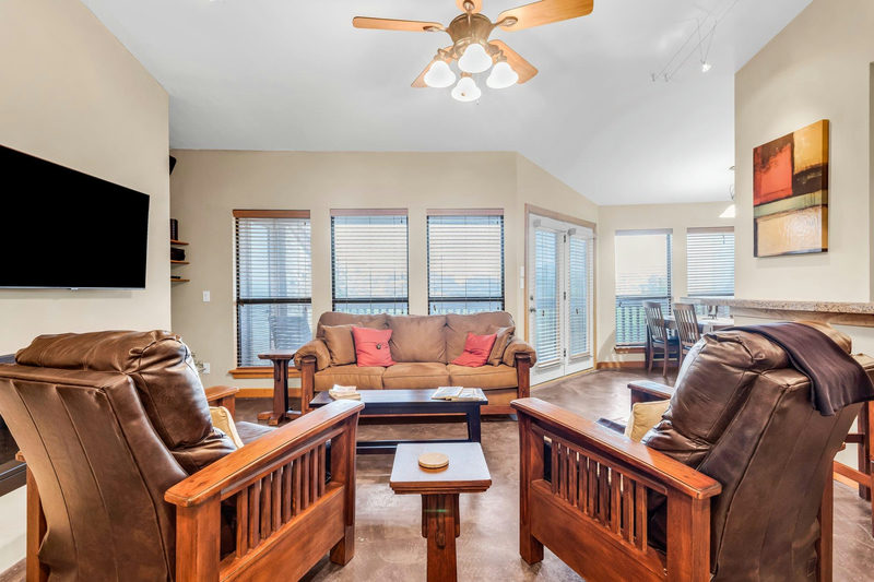 1406 Windsor Rd #305