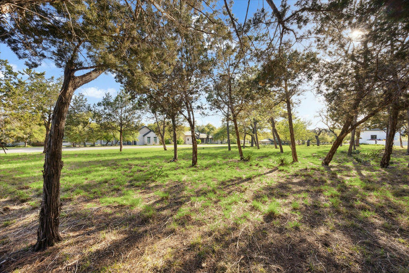 274 Waters Edge Cv