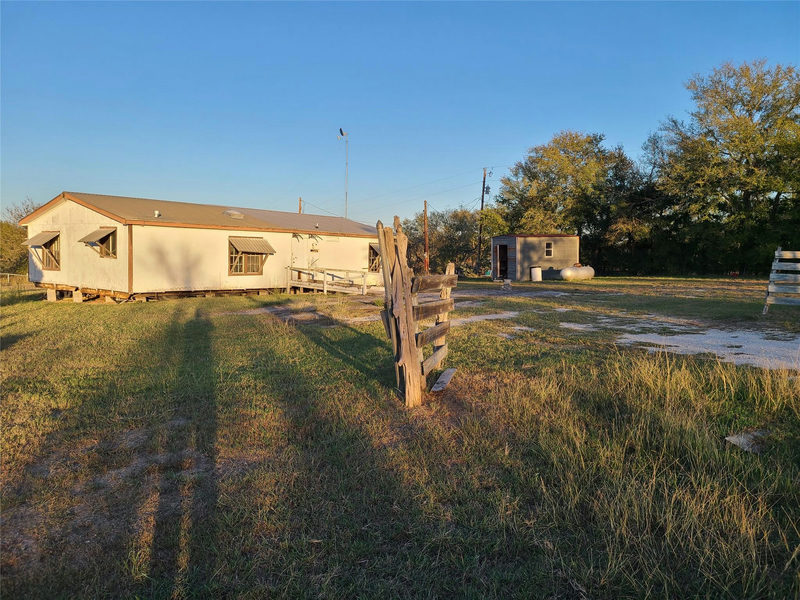 1023 Sierra Dr — exterior