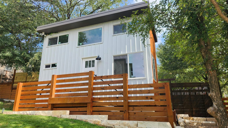 1134 Lott Ave — exterior