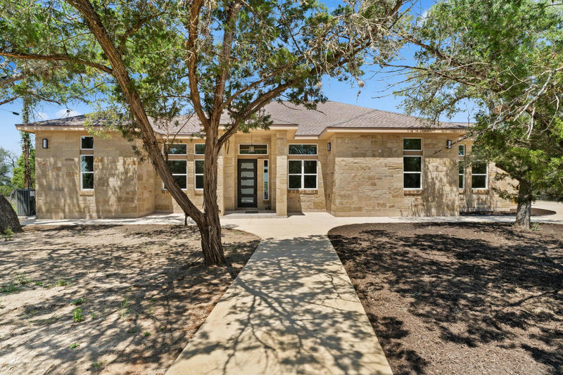 1424 Cattail Dr — exterior