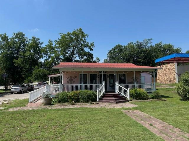 301 W Pecan St — exterior