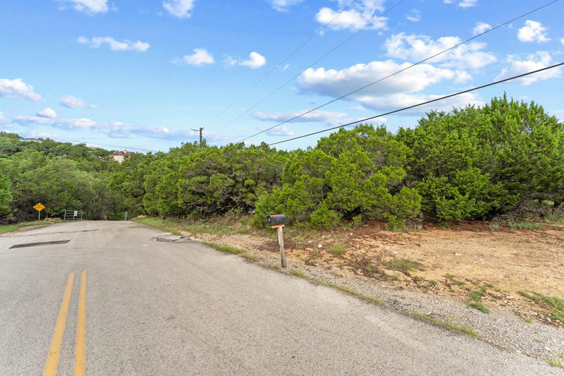 4602 Thunderbird Dr — exterior