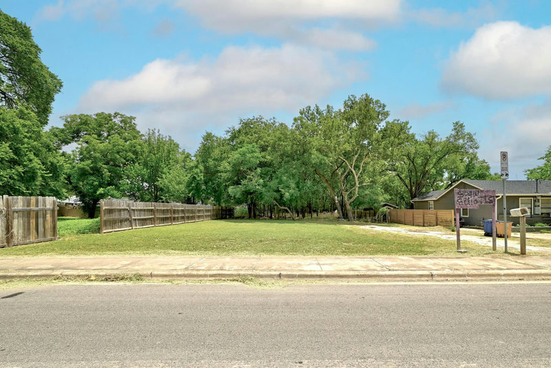 504 W Elliott St — exterior