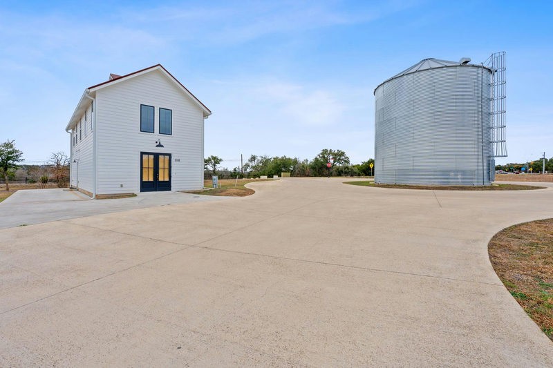 1006 Frost Ave — exterior