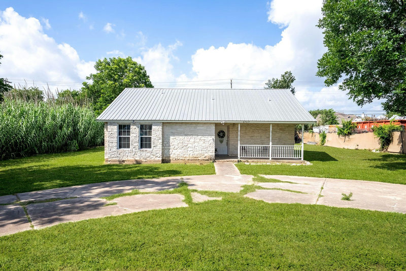 1717 NW Fleischer Dr NW — exterior