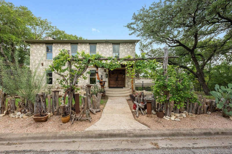 402 Bear Canyon Dr — exterior