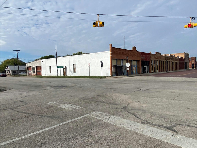 239 E Clark St — exterior