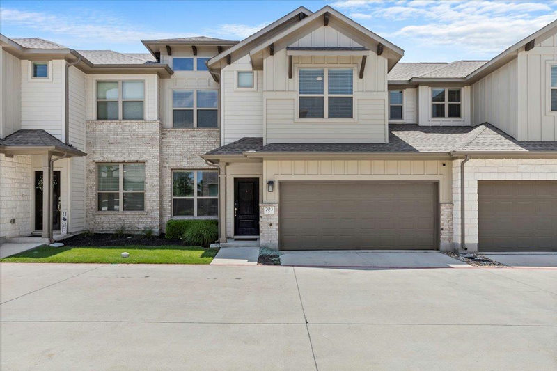 2500 Forest Creek Dr #703 — exterior