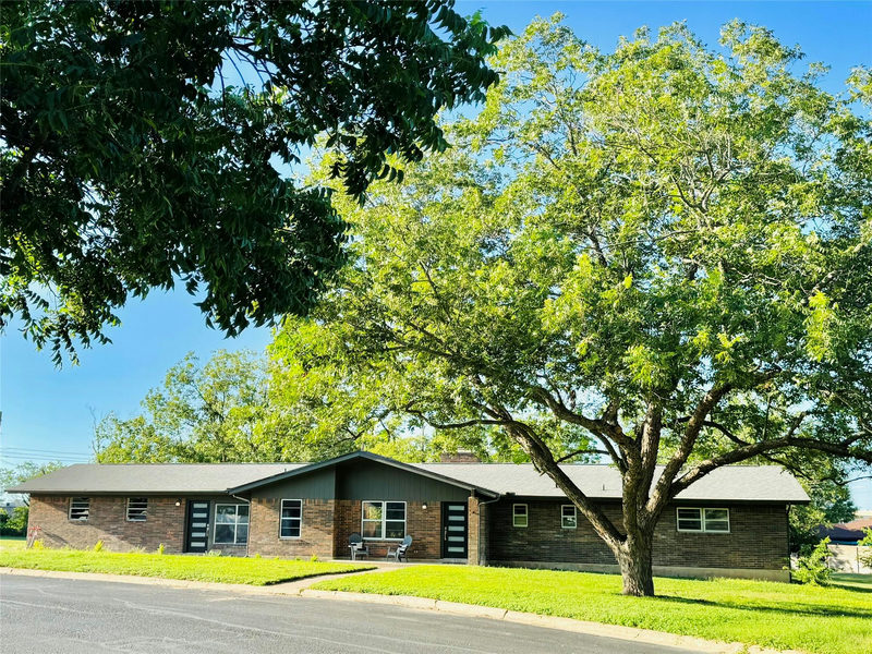 200 Corder Ln — exterior