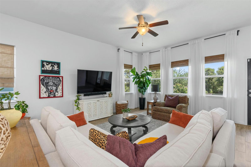 9905 Dalliance Ln — exterior
