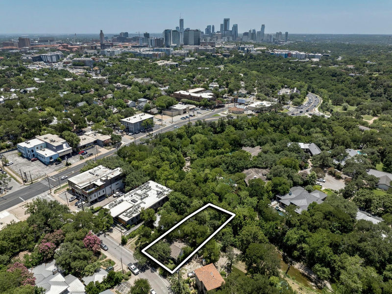 1017 W 31st St — exterior