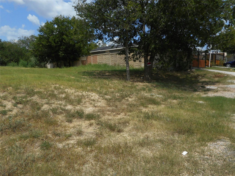 808 W Maple St — exterior