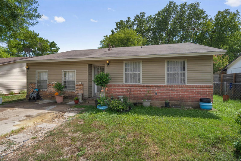 5507 Burgundy Dr — exterior