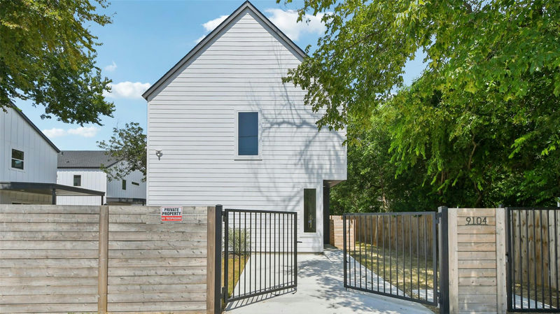 9104 Georgian Dr — exterior