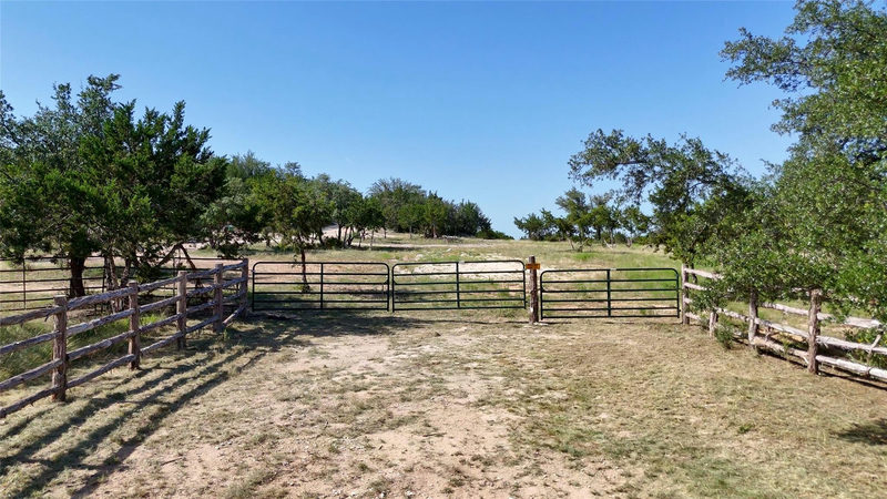8364 W Fitzhugh Rd — exterior