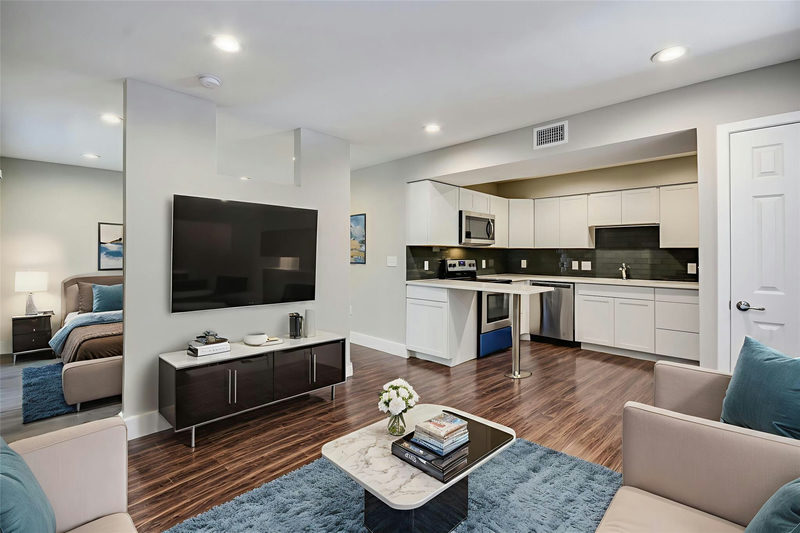 935 La Posada Dr #142 — exterior