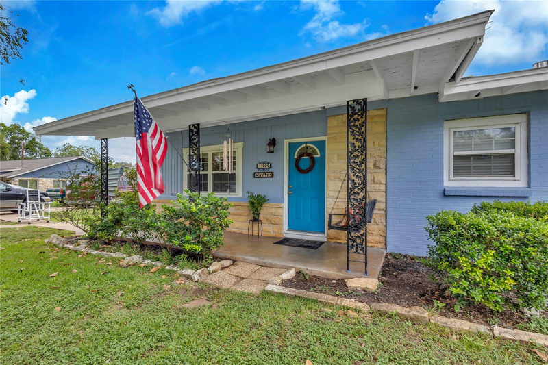 11909 Bluebonnet Ln — exterior