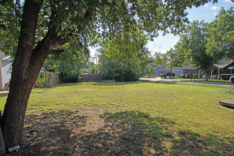 1507 Hart St — exterior