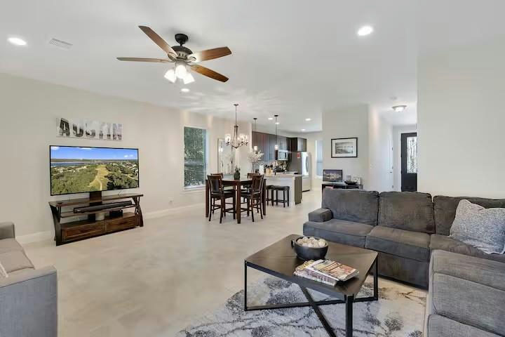 585 Demarett Dr — exterior